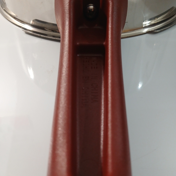 Silver and Red Pressure Cooker 4L - Picture 13 of 15